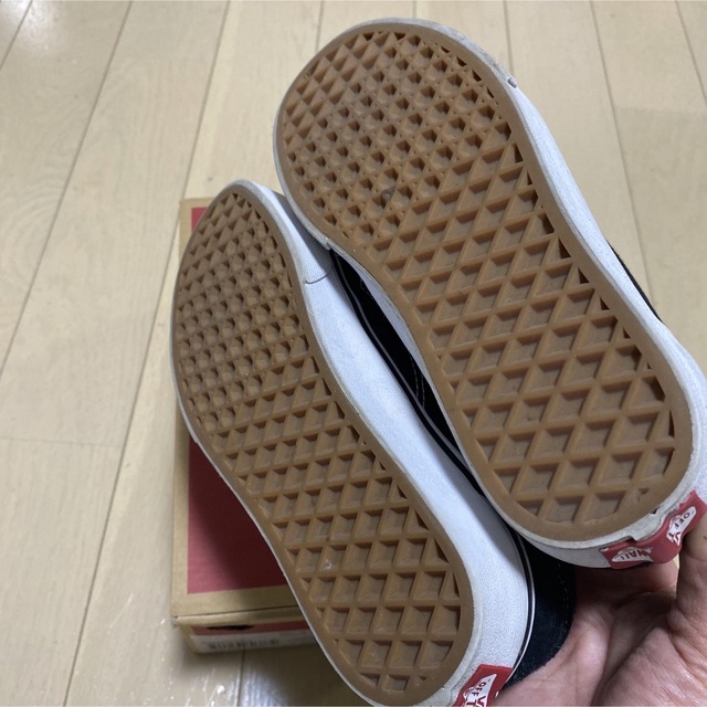 VANS(ヴァンズ)の【USED】22.0cm バンズ オールド スクール ブラック ホワイト キッズ/ベビー/マタニティのキッズ靴/シューズ(15cm~)(スニーカー)の商品写真