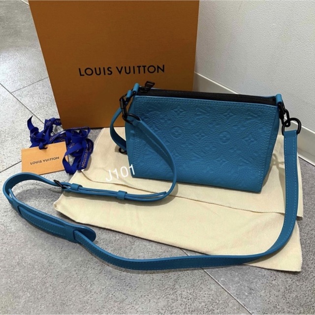 LOUIS VUITTON - ルイヴィトン トリアングル メッセンジャー 限定品の ...