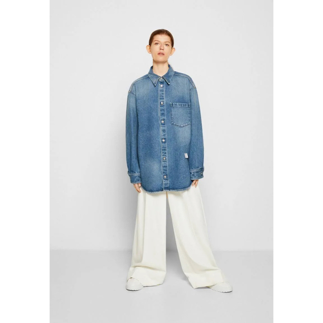 MM6(エムエムシックス)のご専用　MM6 MaisonMargiela デニムシャツ38 新品 レディースのトップス(シャツ/ブラウス(長袖/七分))の商品写真