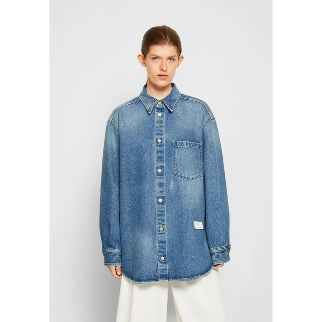 MM6(エムエムシックス)のご専用　MM6 MaisonMargiela デニムシャツ38 新品 レディースのトップス(シャツ/ブラウス(長袖/七分))の商品写真