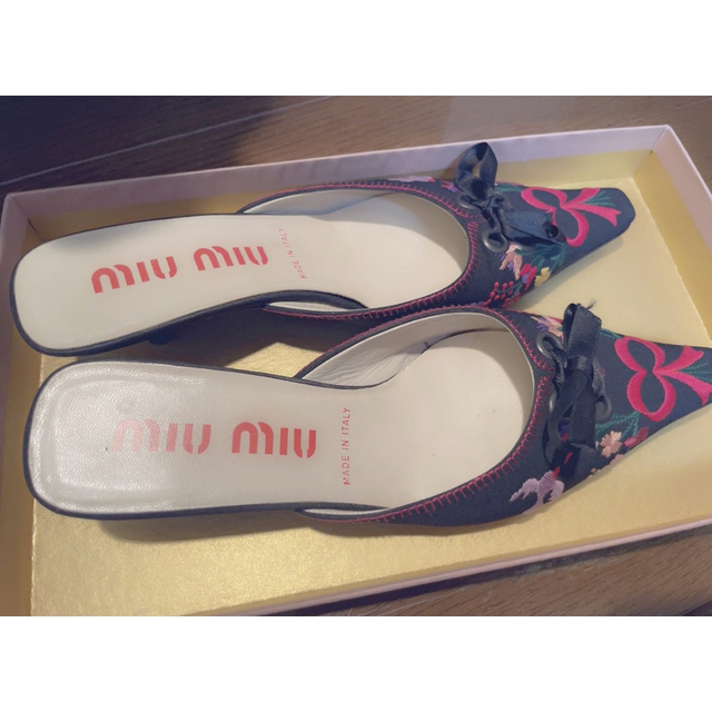 miumiu(ミュウミュウ)のmiumiu ミュウミュウ 刺繍 ミュール💞 レディースの靴/シューズ(ミュール)の商品写真