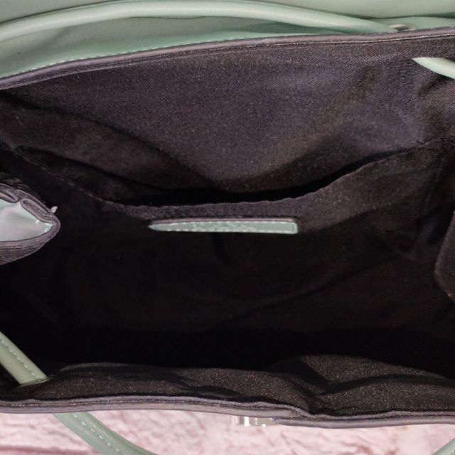 ZARA(ザラ)のZARA　ザラ　バッグ　おしゃれリュック　内ポケット1　外ポケットなし レディースのバッグ(リュック/バックパック)の商品写真