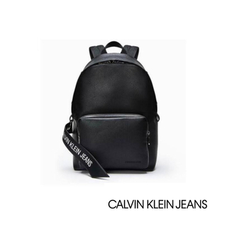 カルバンクライン(Calvin Klein)のCALVIN KLEIN JEANS バナーストラップ バックパック(リュック/バックパック)