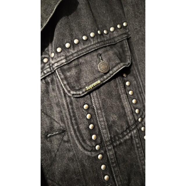 Supreme(シュプリーム)のSupreme 17SS Studded Denim TruckerJacket メンズのジャケット/アウター(Gジャン/デニムジャケット)の商品写真