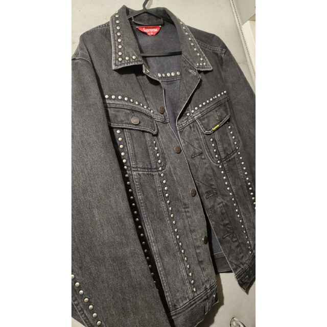 Supreme(シュプリーム)のSupreme 17SS Studded Denim TruckerJacket メンズのジャケット/アウター(Gジャン/デニムジャケット)の商品写真