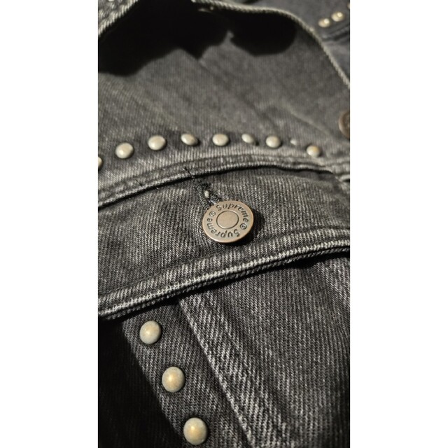 Supreme(シュプリーム)のSupreme 17SS Studded Denim TruckerJacket メンズのジャケット/アウター(Gジャン/デニムジャケット)の商品写真