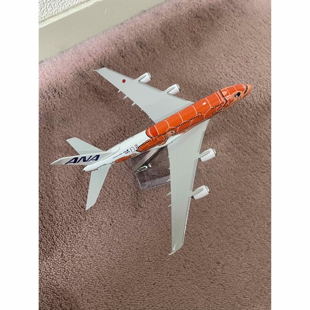 ANA(全日本空輸)(エーエヌエー(ゼンニッポンクウユ))のフライングホヌ 3号機 機内販売限定 ANA AIRBUS A380 1/500 エンタメ/ホビーのおもちゃ/ぬいぐるみ(模型/プラモデル)の商品写真