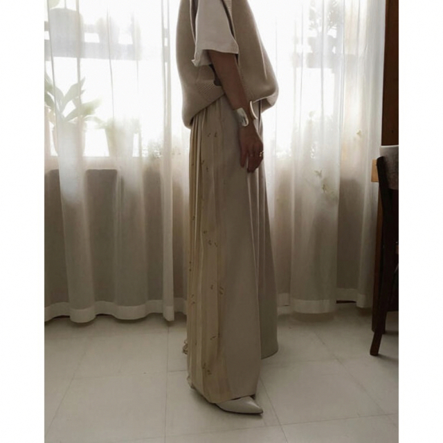 SPRINKLE FLOWER PLEAT PANTS/beige/サイズ0