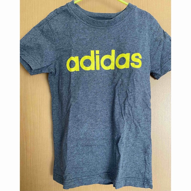 adidas(アディダス)のAdidas アディダス半袖シャツ 130cm キッズ/ベビー/マタニティのキッズ服男の子用(90cm~)(Tシャツ/カットソー)の商品写真