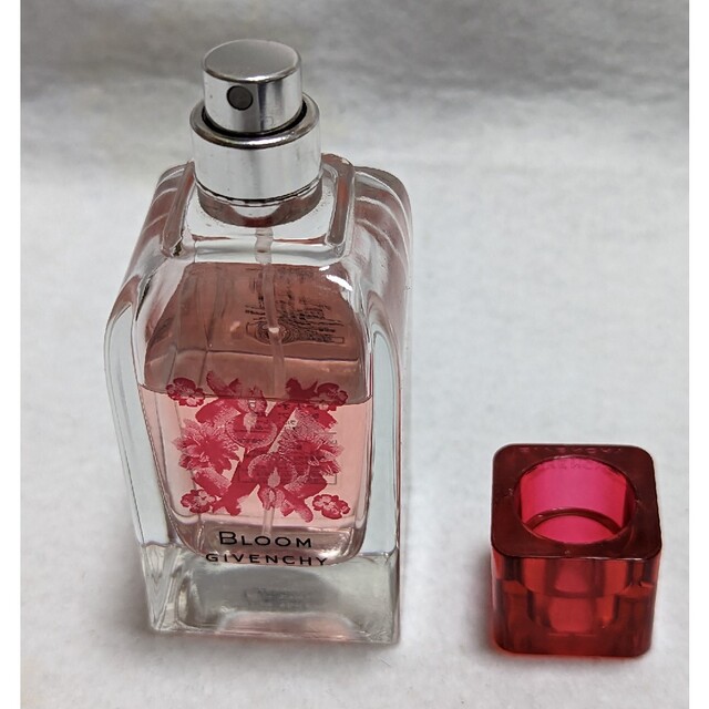 GIVENCHY(ジバンシィ)のジバンシーブルームオードトワレ50ml コスメ/美容の香水(その他)の商品写真