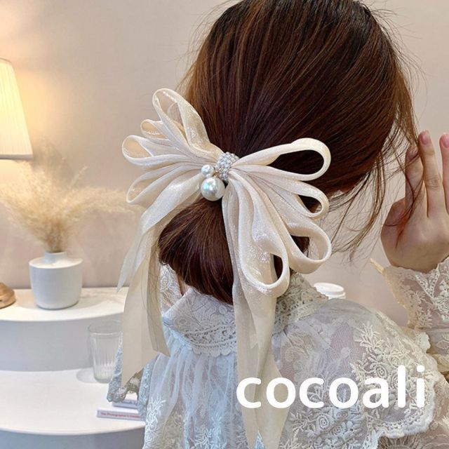 新品未使用　韓国　ヘアバレッタ　パールリボン　ヘアアクセサリー レディースのヘアアクセサリー(バレッタ/ヘアクリップ)の商品写真