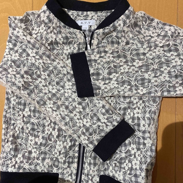 a.v.v(アーヴェヴェ)の美品　a·v·v110cm キッズ/ベビー/マタニティのキッズ服女の子用(90cm~)(ジャケット/上着)の商品写真