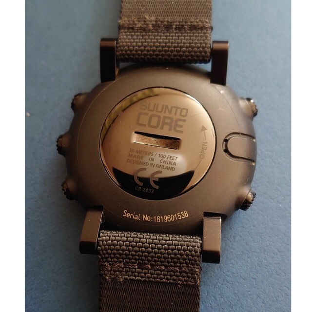 SUUNTO(スント)の値下げ！美品！SUUNTO CORE BLACK RED アジア太平洋カラー メンズの時計(腕時計(デジタル))の商品写真