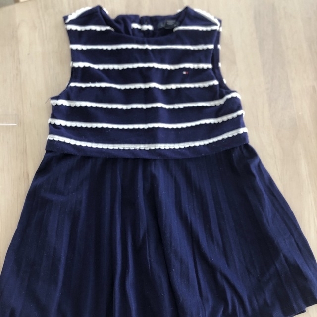 TOMMY HILFIGER(トミーヒルフィガー)のTOMMY HILFIGER 4T キッズ/ベビー/マタニティのキッズ服女の子用(90cm~)(ワンピース)の商品写真