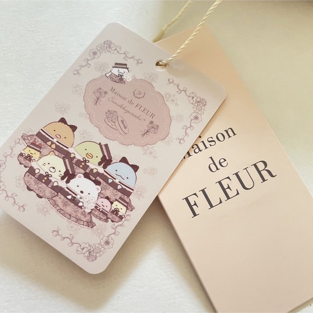 Maison de FLEUR(メゾンドフルール)のメゾンドフルール すみっコぐらし スマホポシェット スマホ/家電/カメラのスマホアクセサリー(モバイルケース/カバー)の商品写真