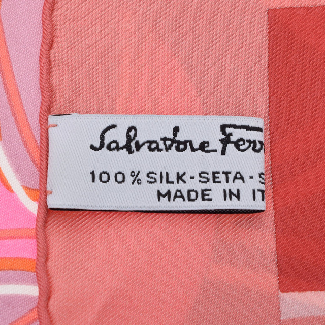 Salvatore Ferragamo(サルヴァトーレフェラガモ)のフェラガモ  花柄 スカーフ 赤 レディースのファッション小物(バンダナ/スカーフ)の商品写真