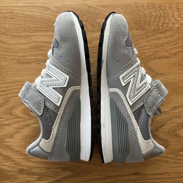 New Balance(ニューバランス)の【ご購入者様決定済】new balance 996 キッズ　シューズ　17cm キッズ/ベビー/マタニティのキッズ靴/シューズ(15cm~)(スニーカー)の商品写真