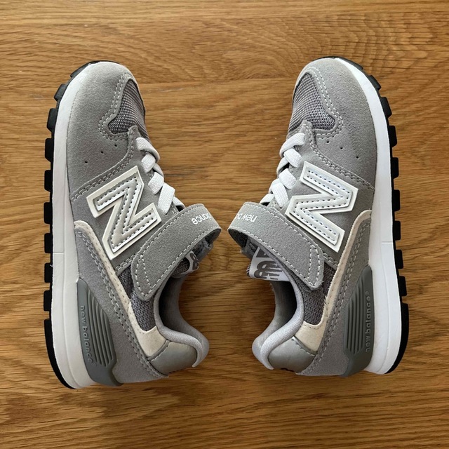 New Balance(ニューバランス)の【ご購入者様決定済】new balance 996 キッズ　シューズ　17cm キッズ/ベビー/マタニティのキッズ靴/シューズ(15cm~)(スニーカー)の商品写真