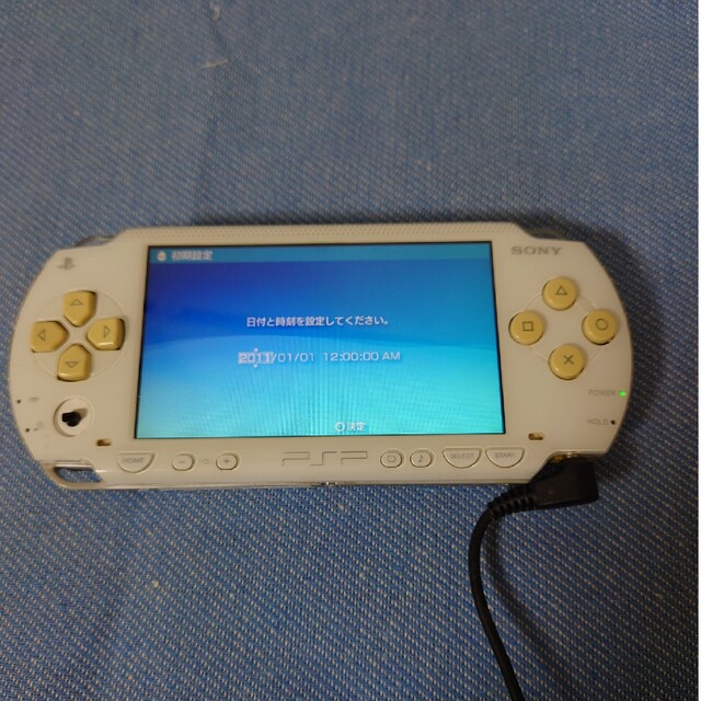 PlayStation Portable(プレイステーションポータブル)のSONY PlayStationPortable PSP-1000CW　2台 エンタメ/ホビーのゲームソフト/ゲーム機本体(携帯用ゲーム機本体)の商品写真