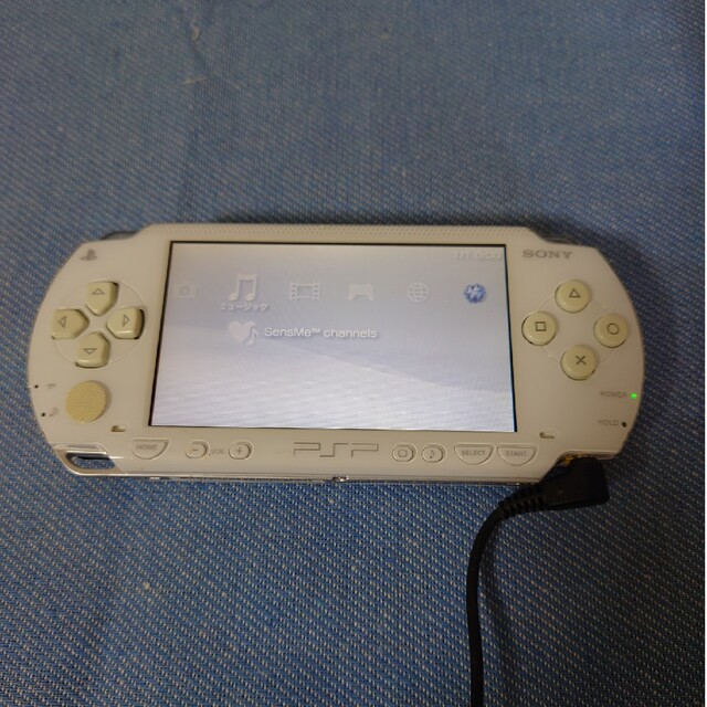 PlayStation Portable(プレイステーションポータブル)のSONY PlayStationPortable PSP-1000CW　2台 エンタメ/ホビーのゲームソフト/ゲーム機本体(携帯用ゲーム機本体)の商品写真