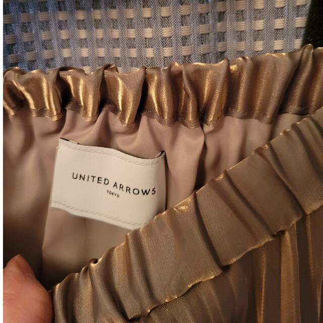 UNITED ARROWS(ユナイテッドアローズ)のUNITED ARROWS　プリーツスカート　薄ピンク　光沢 レディースのスカート(ロングスカート)の商品写真