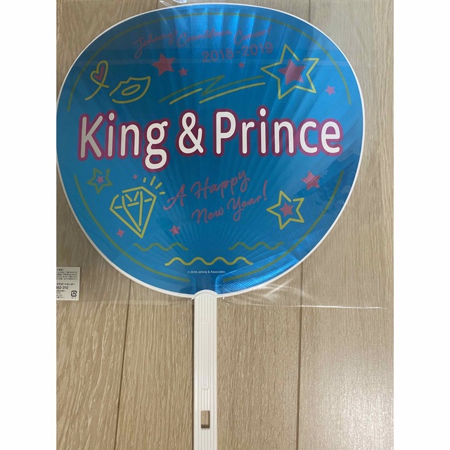 King & Prince(キングアンドプリンス)のKing＆Prince『2018-2019 ジャニーズ カウコン』うちわ エンタメ/ホビーのタレントグッズ(アイドルグッズ)の商品写真