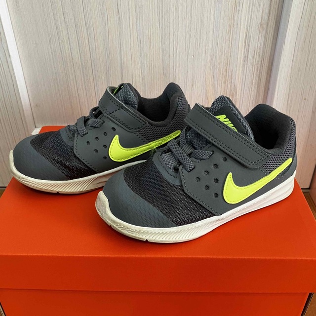 NIKE(ナイキ)のNIKE キッズシューズ　14センチ キッズ/ベビー/マタニティのベビー靴/シューズ(~14cm)(スニーカー)の商品写真