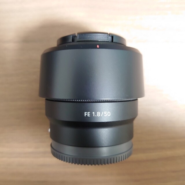 SONY(ソニー)のSEL50F18F　SONY　FEマウント用レンズ　MCプロテクター付 スマホ/家電/カメラのカメラ(レンズ(単焦点))の商品写真