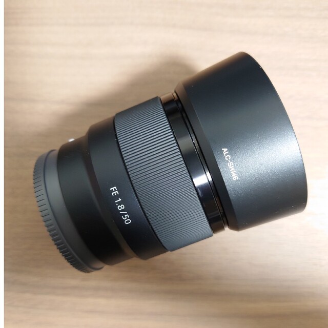 SONY(ソニー)のSEL50F18F　SONY　FEマウント用レンズ　MCプロテクター付 スマホ/家電/カメラのカメラ(レンズ(単焦点))の商品写真