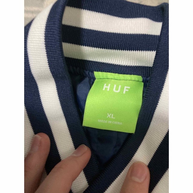 HUF(ハフ)のHUF ハフ　20周年　フロントロゴデザイン　ナイロン　スタジャン　XLサイズ メンズのジャケット/アウター(スタジャン)の商品写真