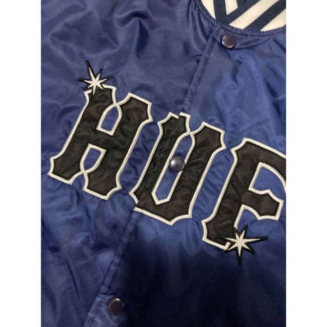 HUF(ハフ)のHUF ハフ　20周年　フロントロゴデザイン　ナイロン　スタジャン　XLサイズ メンズのジャケット/アウター(スタジャン)の商品写真