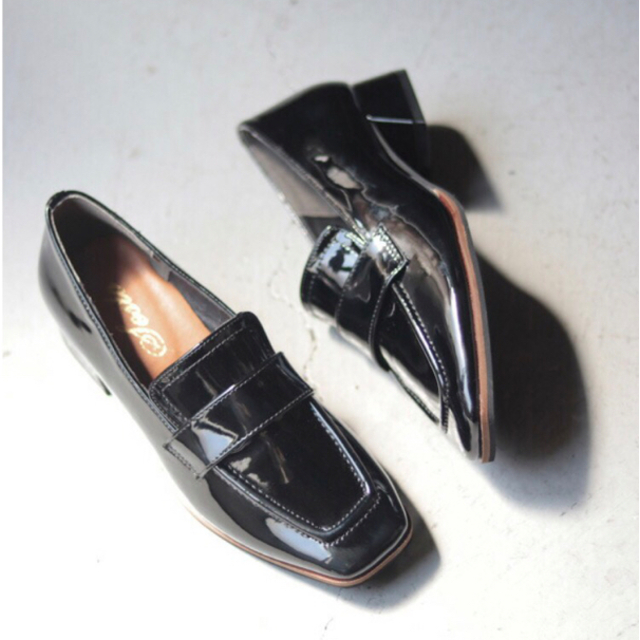 SESTO(セスト)のセスト　ローファー　ブラックエナメル レディースの靴/シューズ(ローファー/革靴)の商品写真