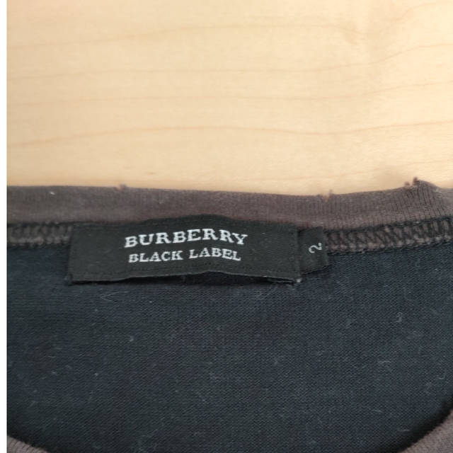 BURBERRY BLACK LABEL(バーバリーブラックレーベル)の黒シャツ メンズのトップス(Tシャツ/カットソー(半袖/袖なし))の商品写真