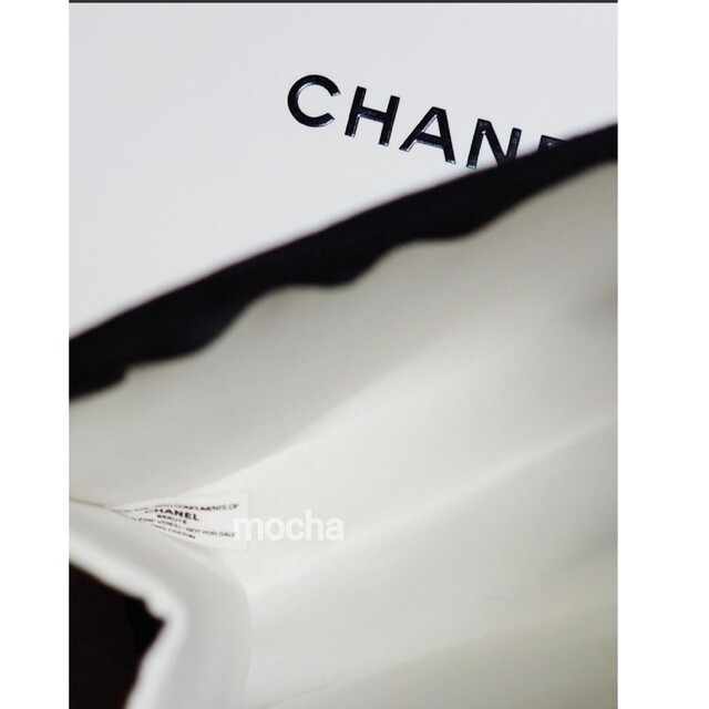 CHANEL(シャネル)の【新品未使用】CHANEL  シャネル　N°5  ノベルティ　ポーチ 箱付き コスメ/美容のコスメ/美容 その他(その他)の商品写真