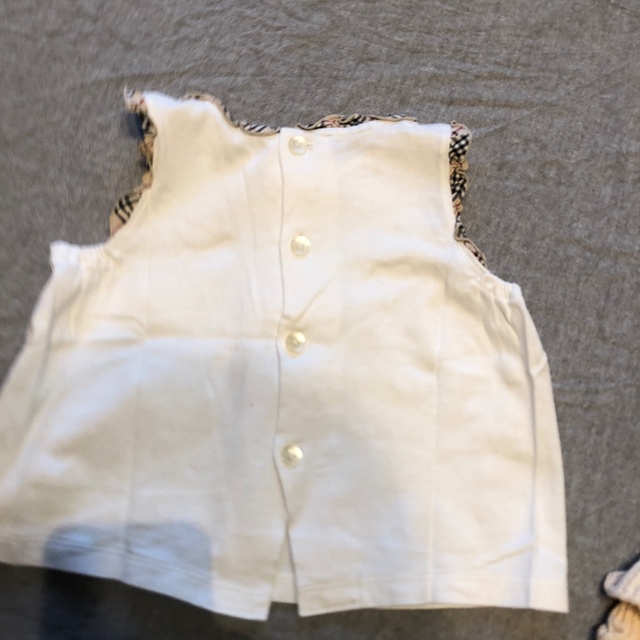 BURBERRY(バーバリー)のお値下げ　Burberry 2点セット　トップス＋パンツ キッズ/ベビー/マタニティのキッズ服女の子用(90cm~)(その他)の商品写真