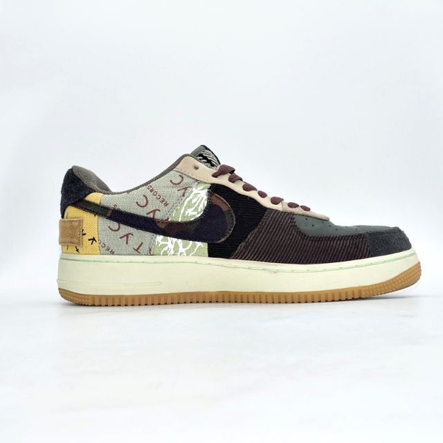 NIKE(ナイキ)のNIKE AIR FORCE 1 LOW CACTUS JACK TRAVIS  メンズの靴/シューズ(スニーカー)の商品写真