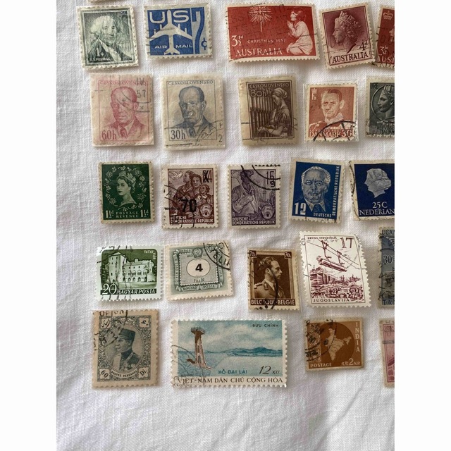 海外切手46枚 ヴィンテージ エンタメ/ホビーのコレクション(使用済み切手/官製はがき)の商品写真