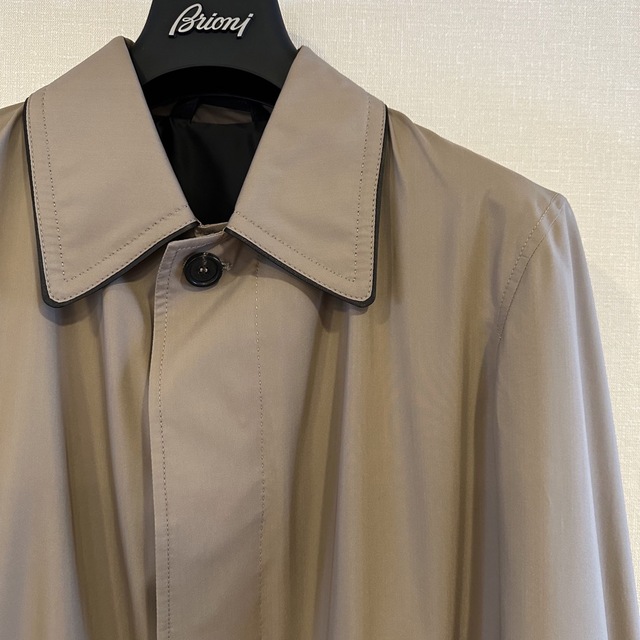 Brioni(ブリオーニ)のブリオーニ　軽く着られるシルク100% コート　Mサイズ  50位　イタリア製 メンズのジャケット/アウター(ステンカラーコート)の商品写真