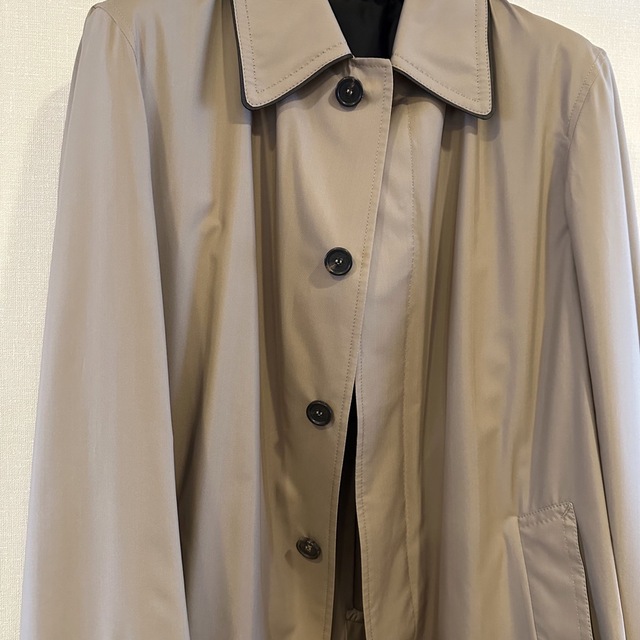 Brioni(ブリオーニ)のブリオーニ　軽く着られるシルク100% コート　Mサイズ  50位　イタリア製 メンズのジャケット/アウター(ステンカラーコート)の商品写真