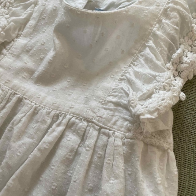 babyGAP(ベビーギャップ)のベビーギャップ　70cm ワンピース　白色　ホワイト キッズ/ベビー/マタニティのベビー服(~85cm)(ワンピース)の商品写真