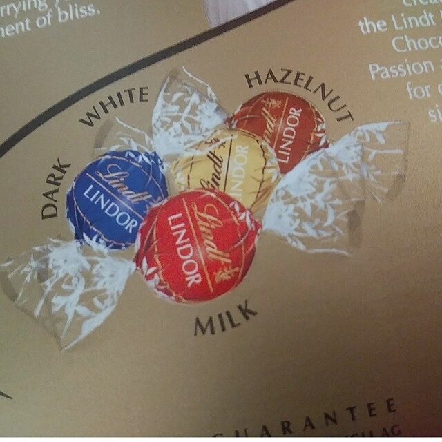 Lindt(リンツ)のコストコ Lindt チョコレート 食品/飲料/酒の食品(菓子/デザート)の商品写真