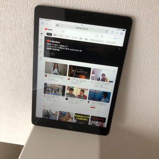 アイパッド(iPad)の送料無料！　7世代　iPad  32GB セルラーモデル(タブレット)