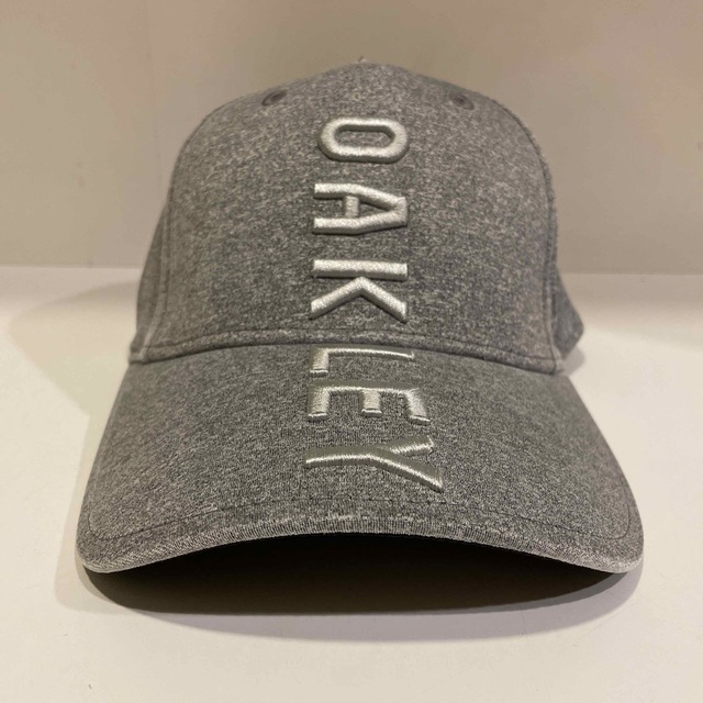 Oakley(オークリー)のオークリー　キャップ　新品　未使用　若干の型崩れ　専用 メンズの帽子(キャップ)の商品写真