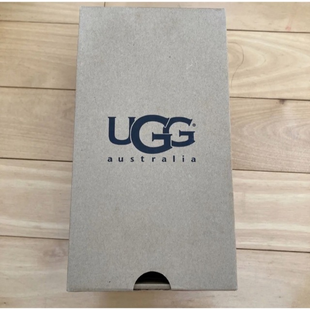 UGG(アグ)のUGGのエナメルフラットシューズ レディースの靴/シューズ(バレエシューズ)の商品写真