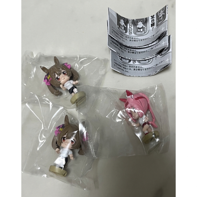 ウマ娘 ガチャ スマートファルコン黒✖️2個とハルウララえんじ✖️1個 エンタメ/ホビーのおもちゃ/ぬいぐるみ(キャラクターグッズ)の商品写真