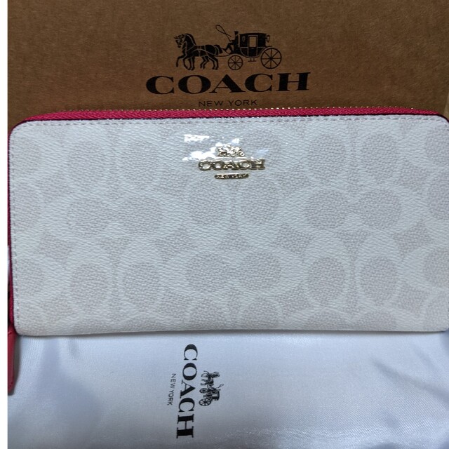COACH - COACH  長財布　白系シグネチャー　中はピンク