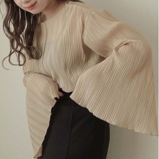 ＊【新品未使用】AM228009 pleats flare slit tops(シャツ/ブラウス(長袖/七分))