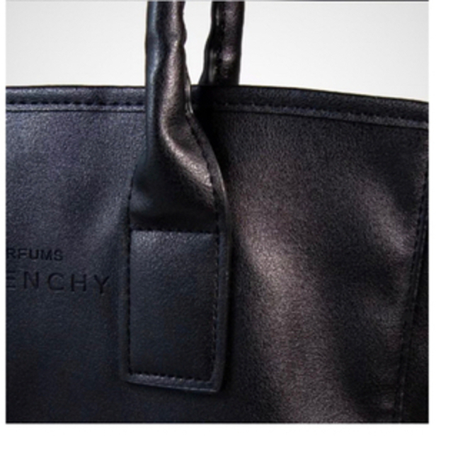 【新品未使用】ジバンシー　ノベルティトートバッグ　ビジネスバッグ　A4サイズ　黒