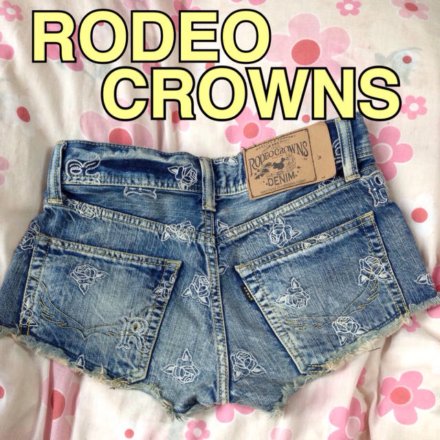 RODEO CROWNS(ロデオクラウンズ)のレア!！ローズ刺繍♡デニム レディースのパンツ(ショートパンツ)の商品写真