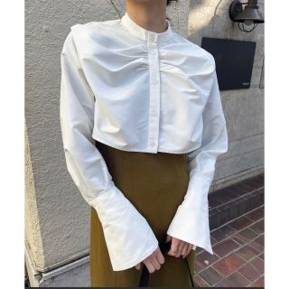 アメリヴィンテージ(Ameri VINTAGE)の［新品］ameri / CROPPED BIG RIBBON SHIRT 白(シャツ/ブラウス(長袖/七分))